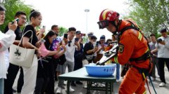 学习防灭火知识和火灾逃生技能了解消防员真实接地气的一面