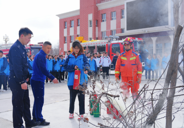 进行课程学习或展开全学科阅读推动讲堂教学向实践育人拓展 进行课程学习或展开全学科阅读推动讲堂教学向实践育人拓展