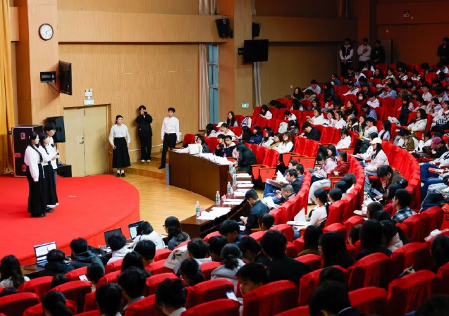 依托讲堂构建集中学习实景践学相结合的理论学习体系 依托讲堂构建集中学习实景践学相结合的理论学习体系